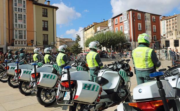 Sin multas en el puente para denunciar el «desmembramiento» de la Guardia Civil de Tráfico