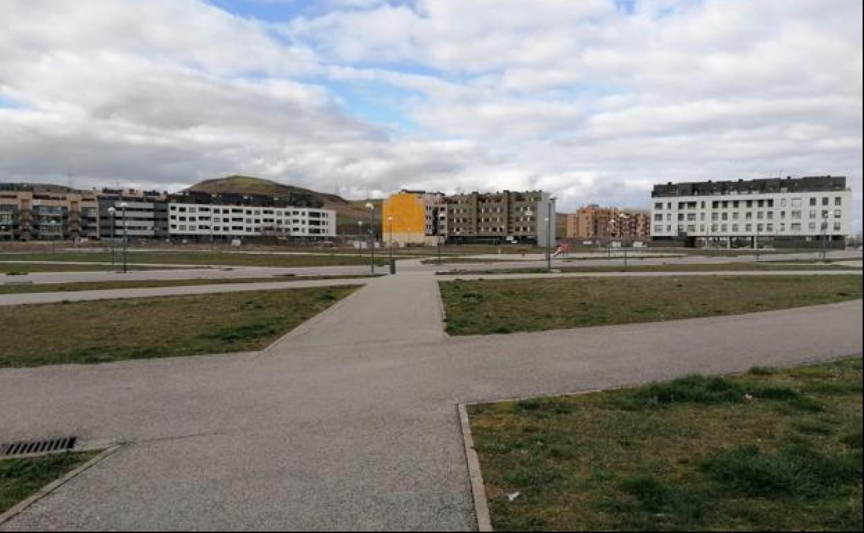 Se resembrará el césped, se colocarán bancos y papeleras y se plantarán árboles en el Parque de los Ochos y en el resto del barrio.