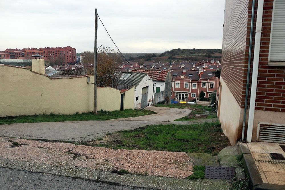 Fotos: Quejas de los vecinos por el acceso impracticalbe de una calle de Burgos