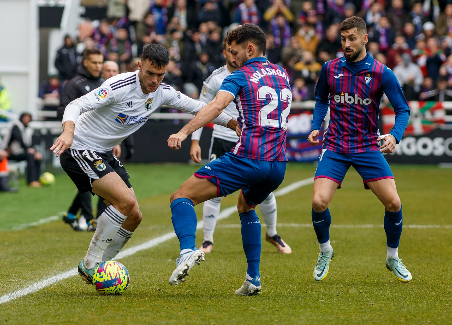 Fotos: El Burgos CF no puede con el Eibar que remonta y le deja sin liderato