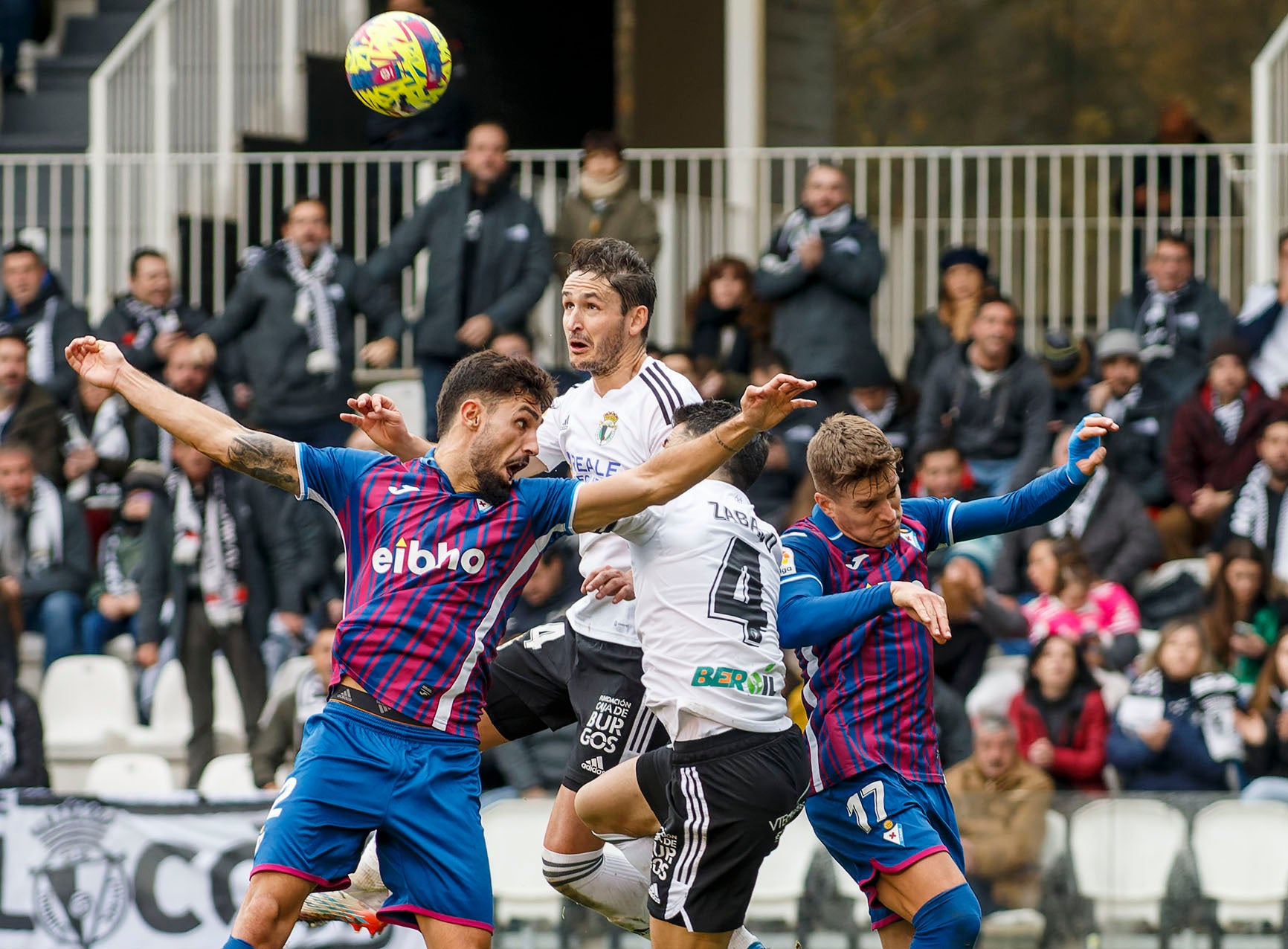 Fotos: El Burgos CF no puede con el Eibar que remonta y le deja sin liderato