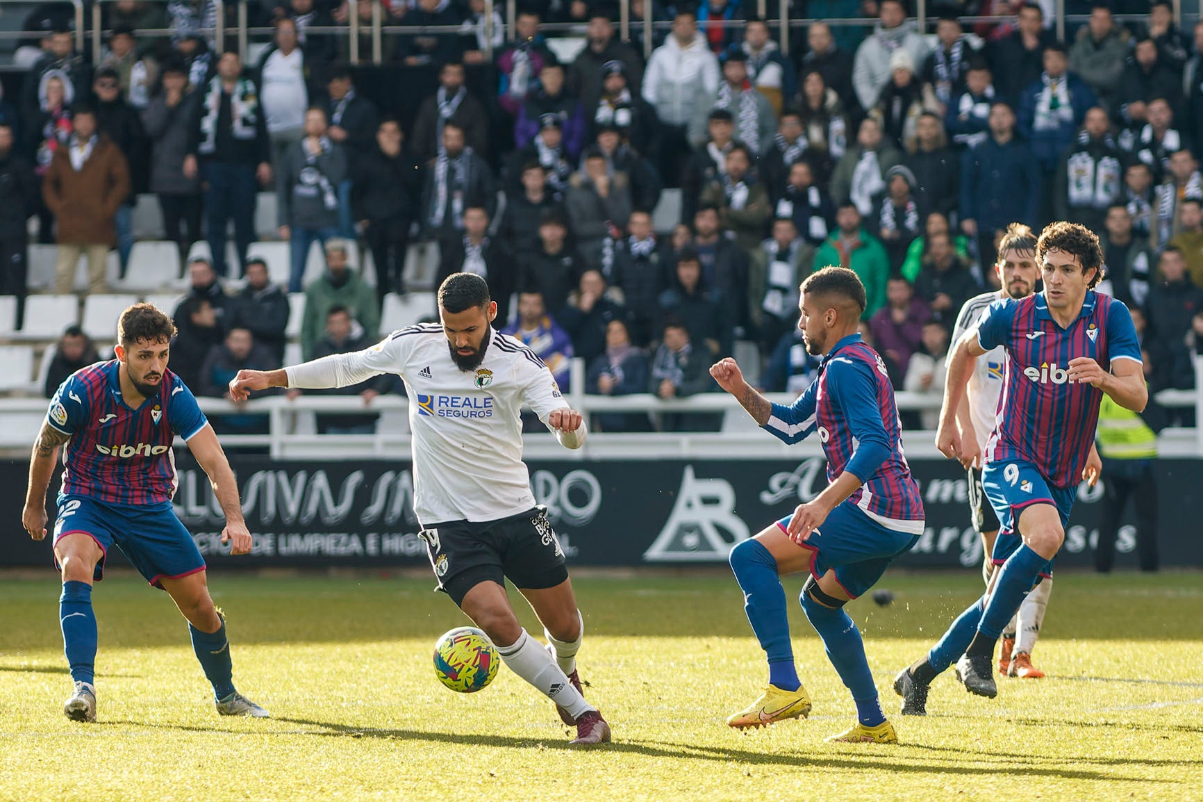 Fotos: El Burgos CF no puede con el Eibar que remonta y le deja sin liderato