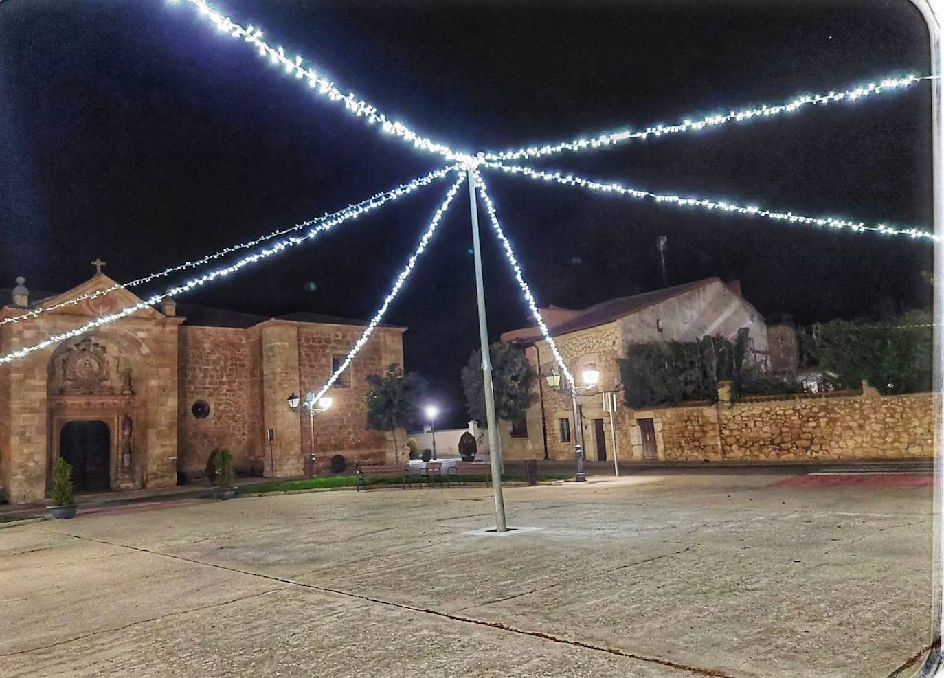 La decoración navideña de Fresnillo de las Dueñas, Gumiel de Izán y Peñaranda de Duero.