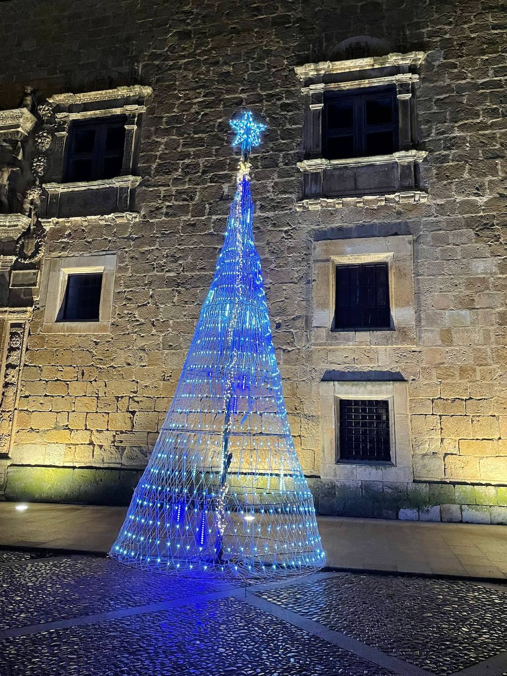 La decoración navideña de Fresnillo de las Dueñas, Gumiel de Izán y Peñaranda de Duero.