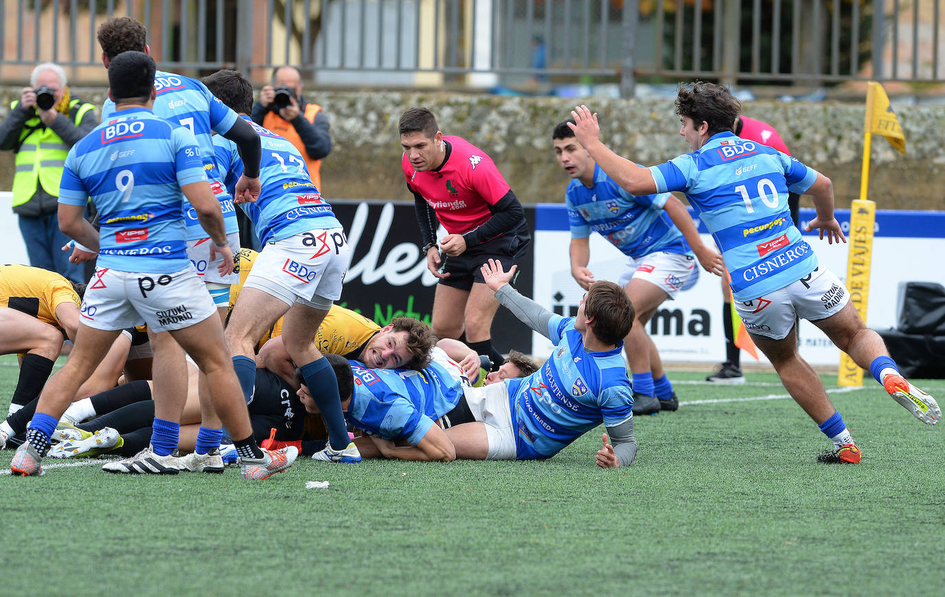 Imágenes de la victoria de Recoletas Burgos UBU ante Complutense Cisneros este domingo en San Amaro