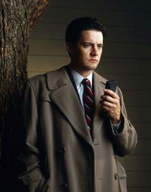 Imagen secundaria 2 - Los actores protagonistas de la serie 'Twin Peaks' en sus diferentes etapas. 