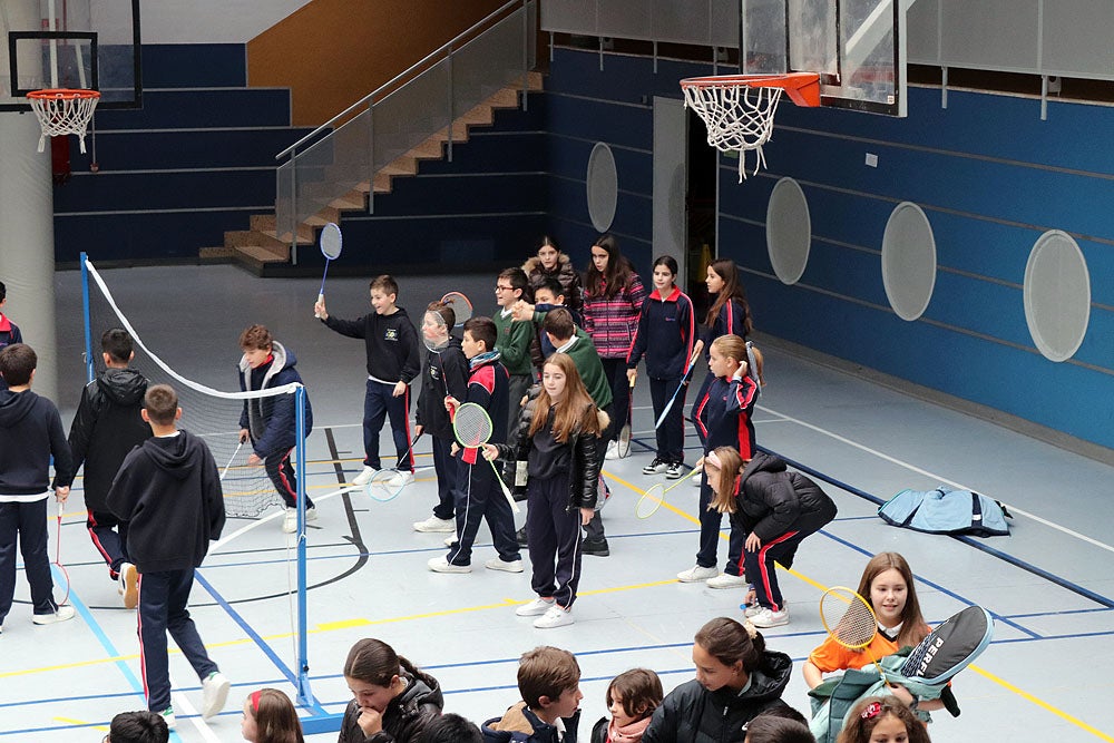 Fotos: Gesto por la paz en Ucrania en el colegio Blanca de Castilla