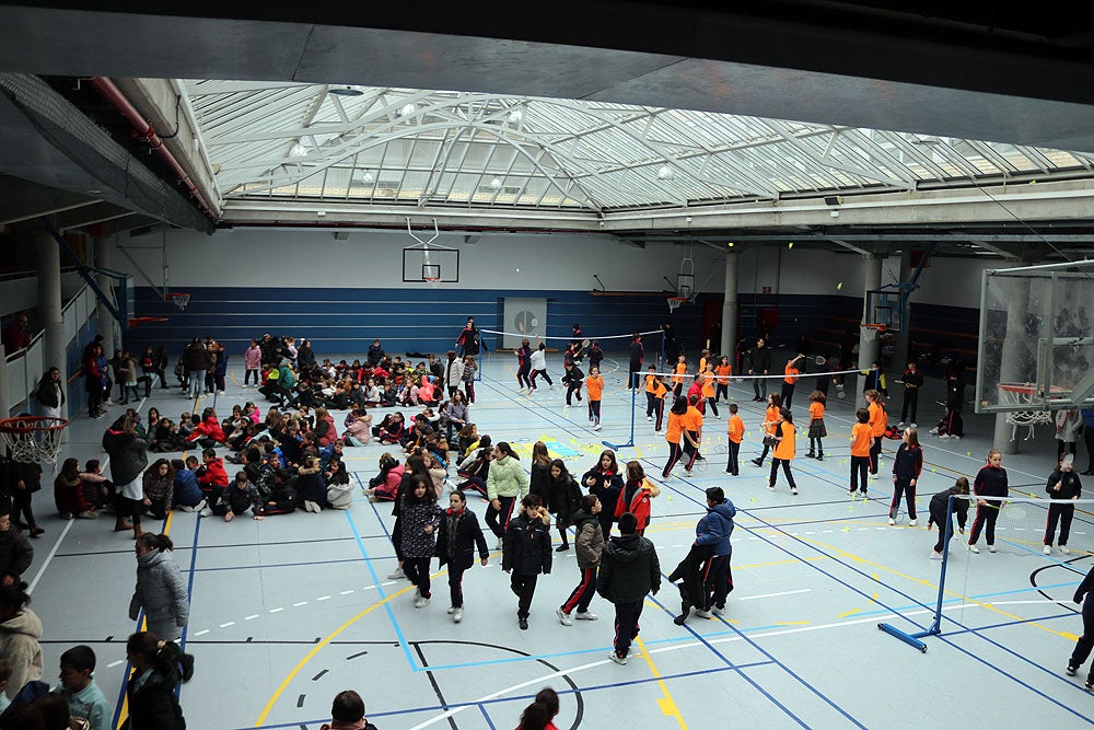 Fotos: Gesto por la paz en Ucrania en el colegio Blanca de Castilla