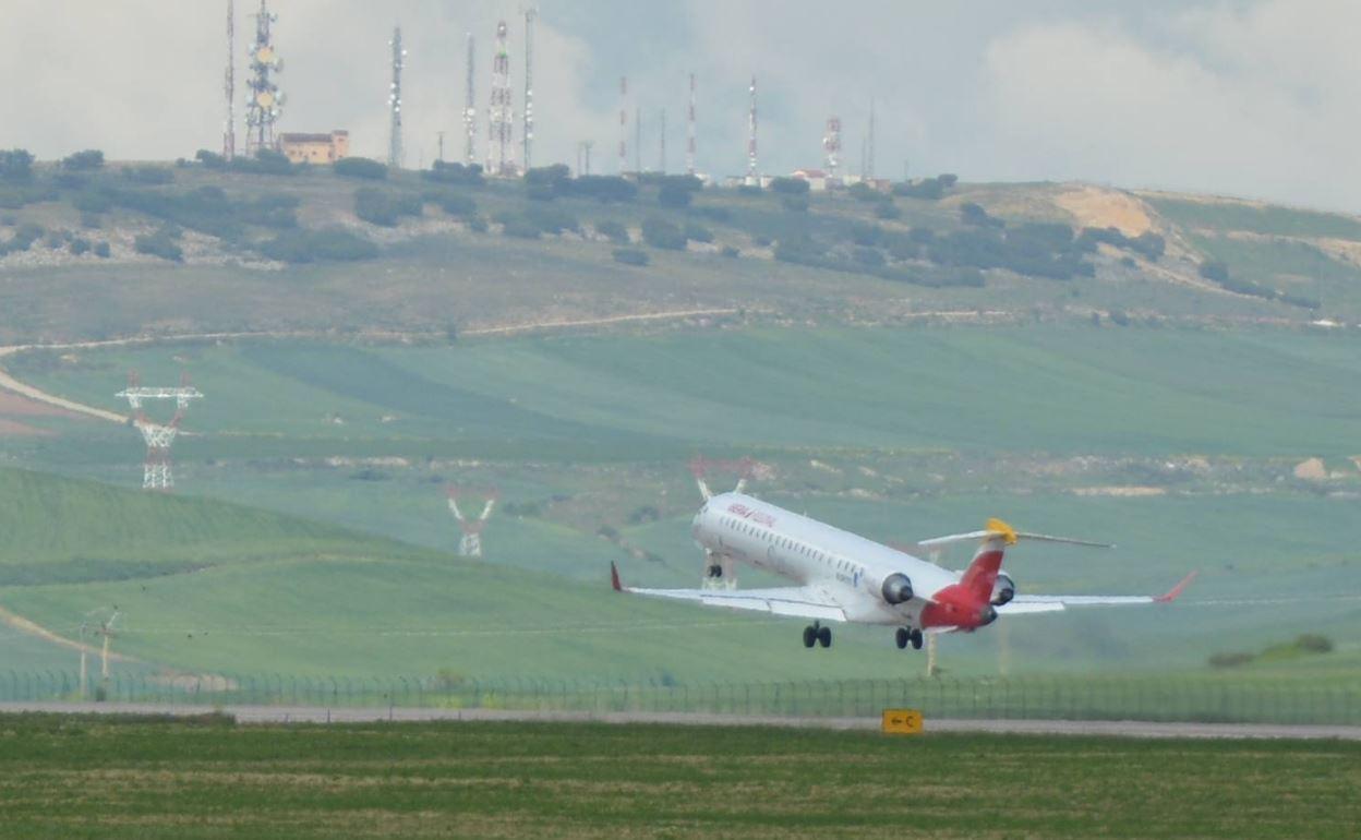 El último avió partió justo hace un año.