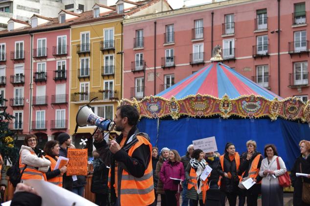 Fotos: Los trabajadores sociales del Ayuntamiento reivindican mejoras laborales al grito de «¡Reconocimiento ya!»