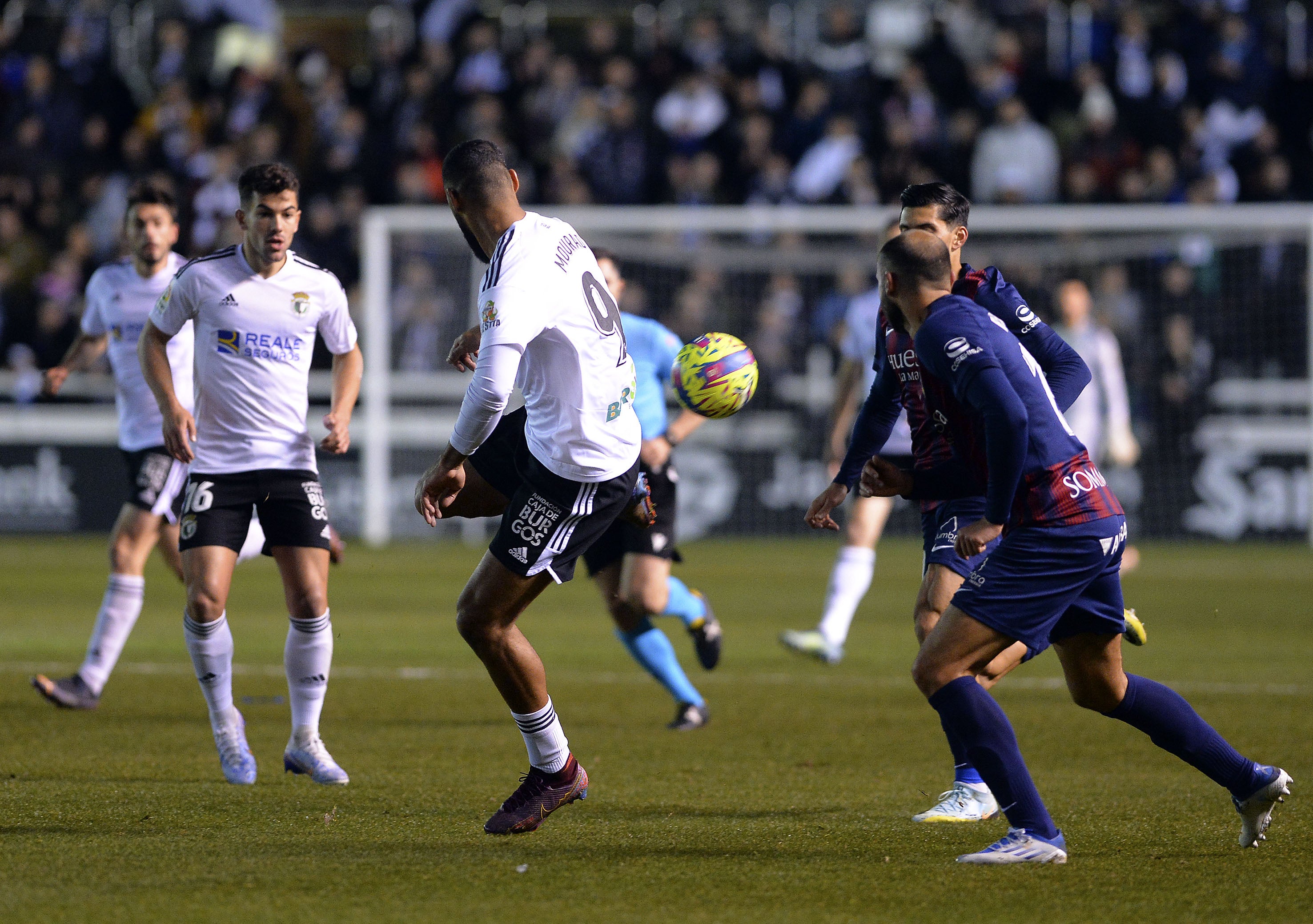 Fotos: Burgos CF y SD Huesca firman tablas para cerrar el 2022