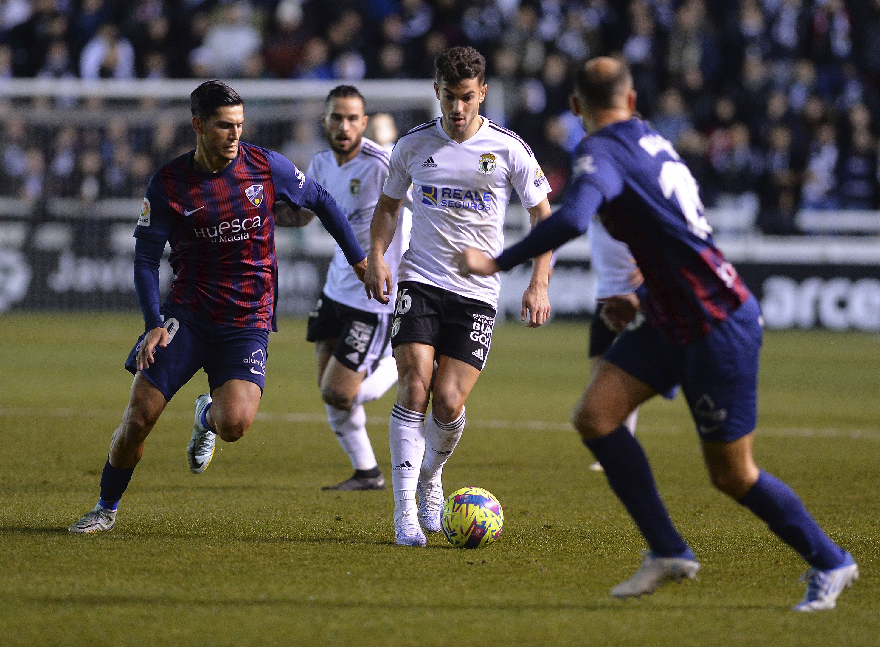 Fotos: Burgos CF y SD Huesca firman tablas para cerrar el 2022