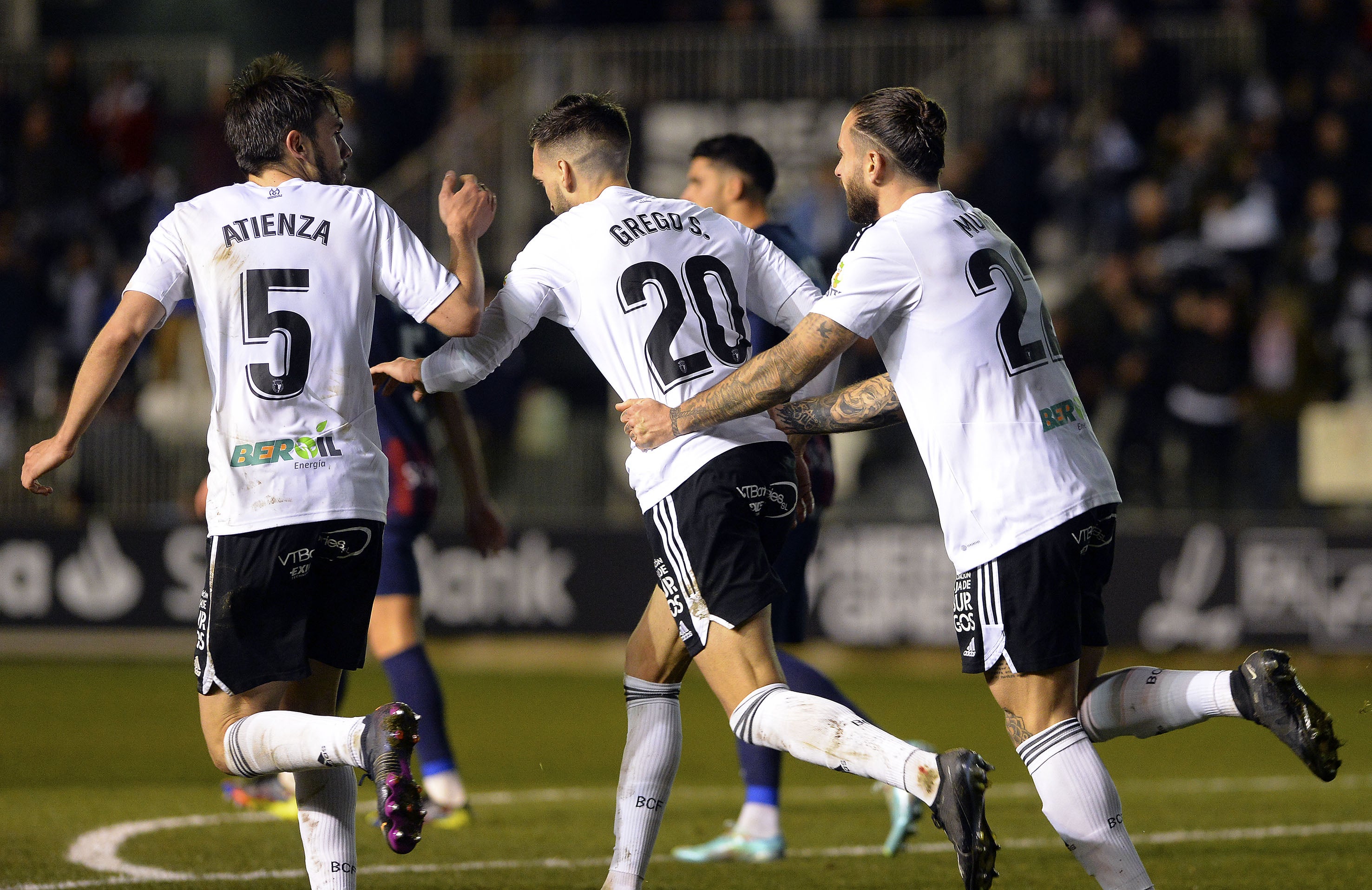 Fotos: Burgos CF y SD Huesca firman tablas para cerrar el 2022