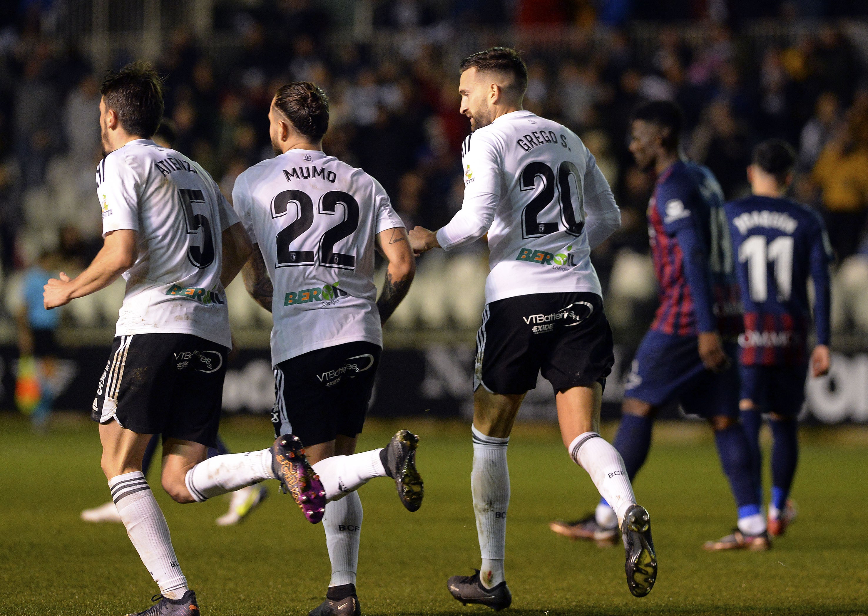 Fotos: Burgos CF y SD Huesca firman tablas para cerrar el 2022