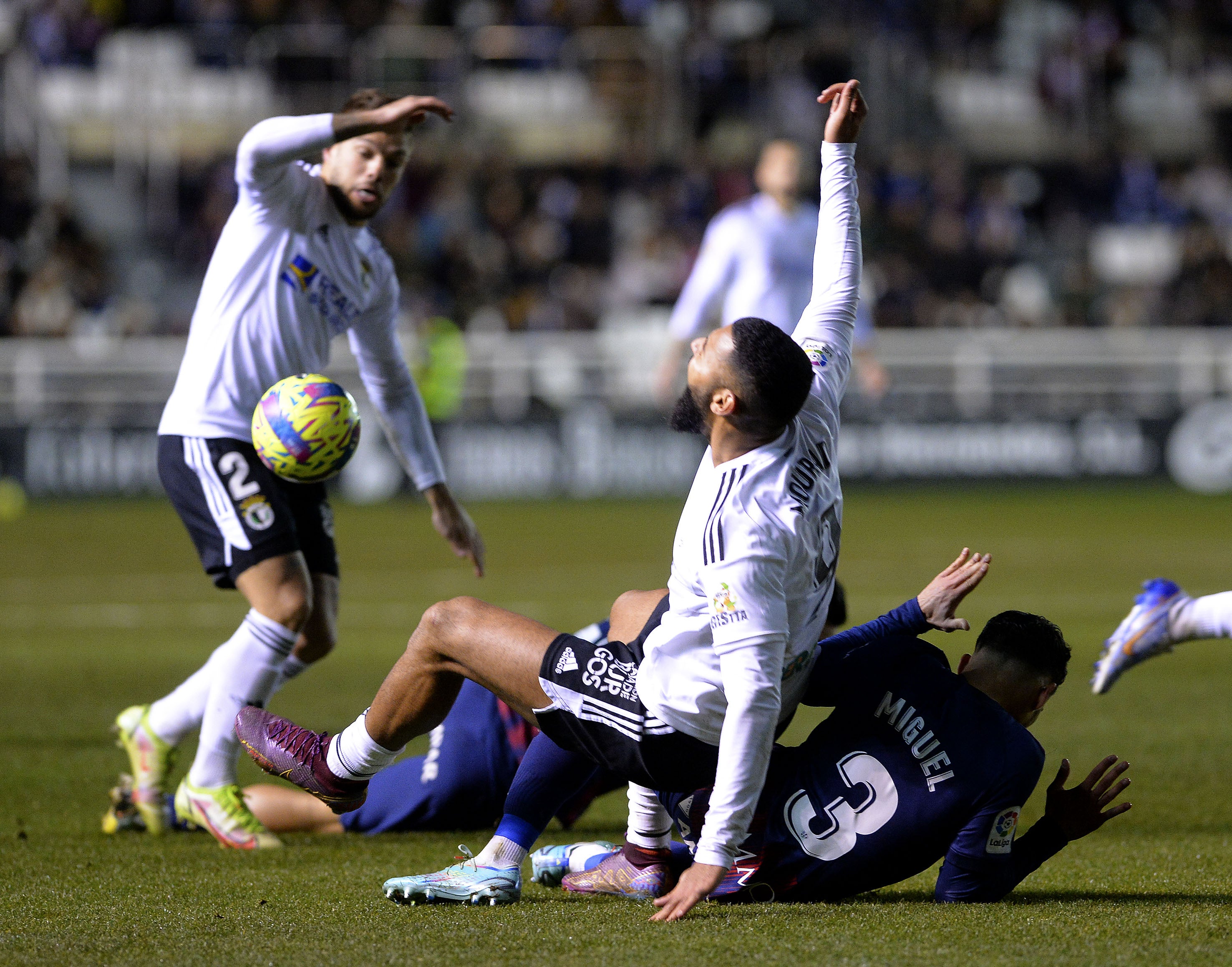 Fotos: Burgos CF y SD Huesca firman tablas para cerrar el 2022