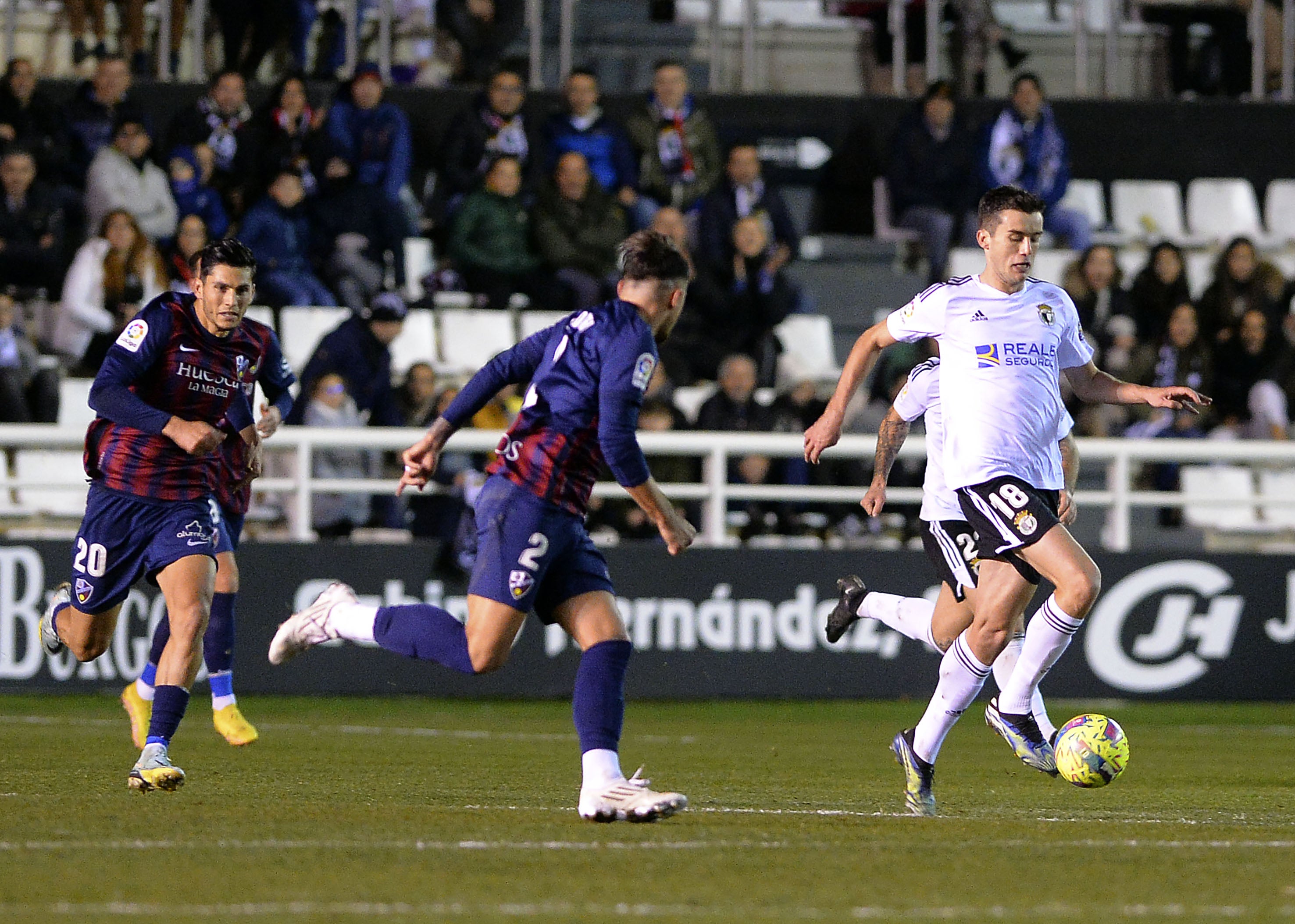 Fotos: Burgos CF y SD Huesca firman tablas para cerrar el 2022