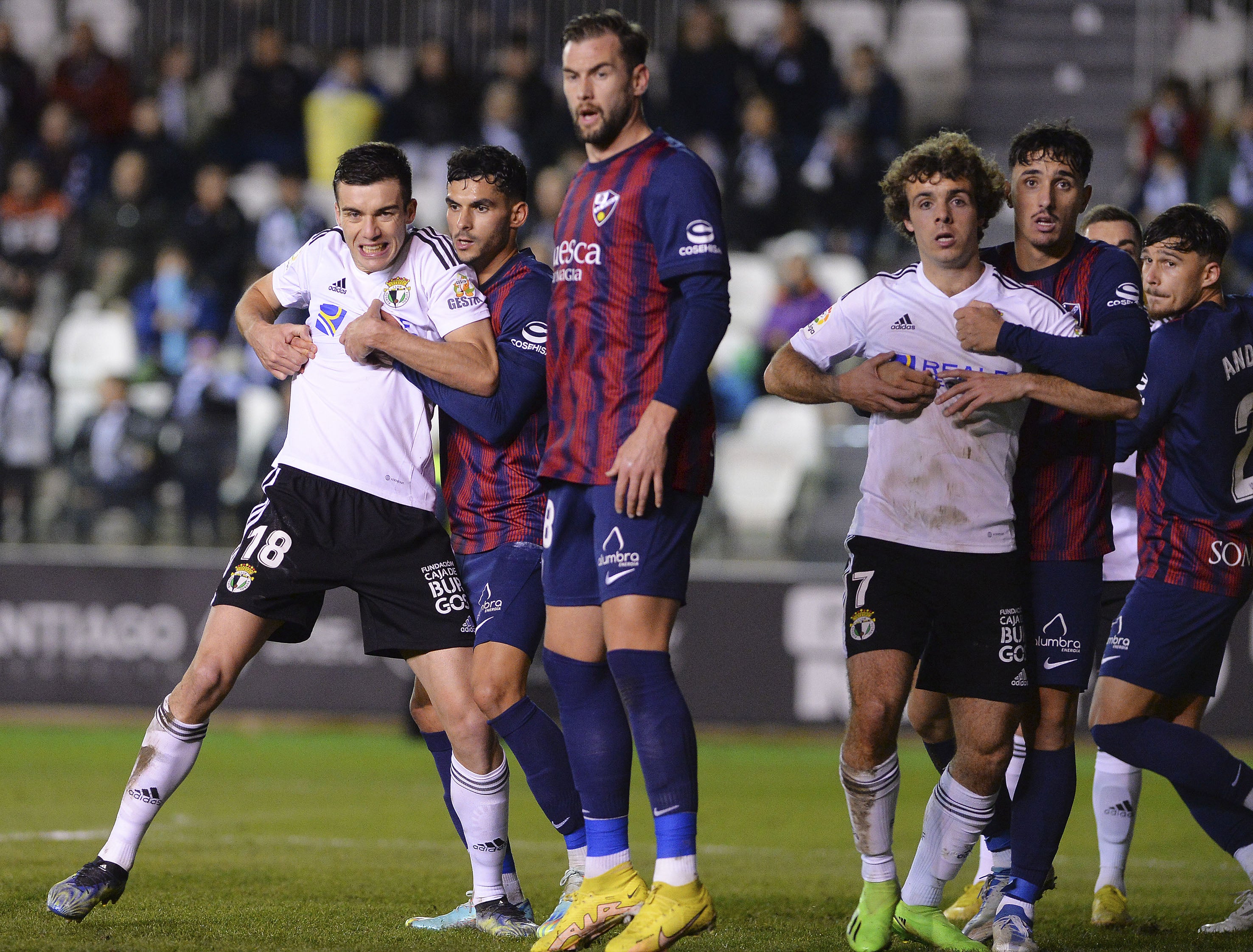 Fotos: Burgos CF y SD Huesca firman tablas para cerrar el 2022