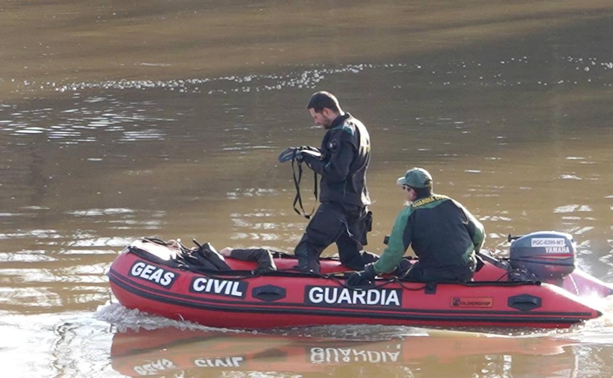 Los GEAS de la Guardia Civil han localizado los cadáveres del hombre y la mujer que tripulaban la avioneta.