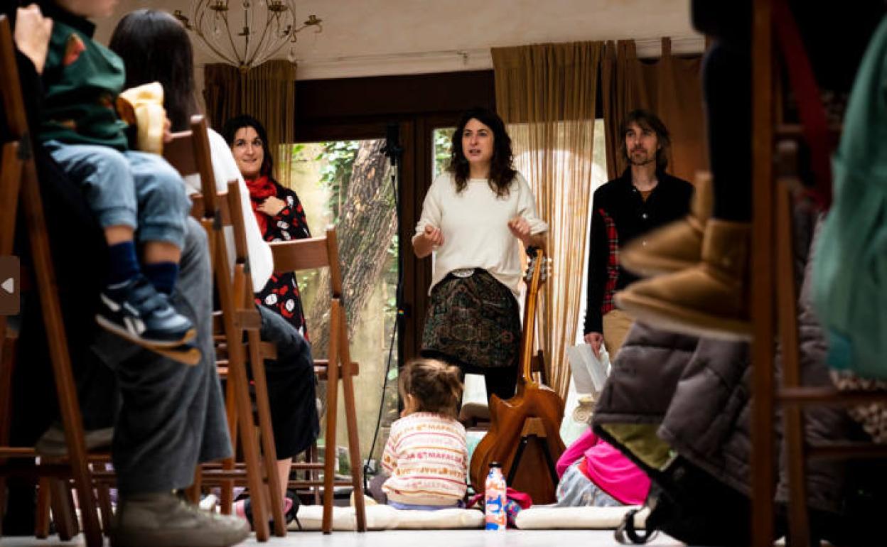 Presentación de la asociación sin ánimo de lucro La Escuela