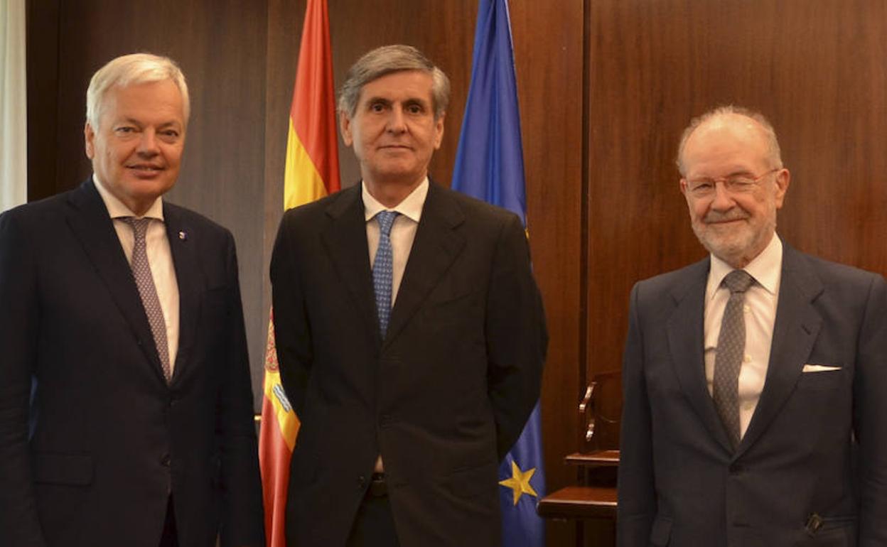 Didier Reynders, Pedro González-Trevijano y Juan Antonio Xiol. 