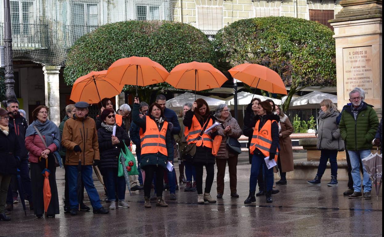 Concentración de las trabajadoras sociales en la Plaza Mayor de Burgos.