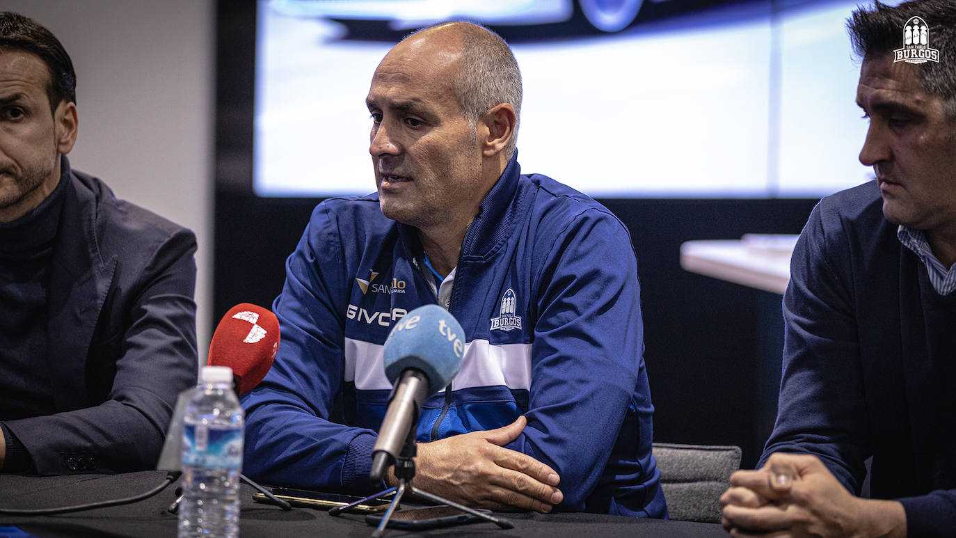 Curro Segura, durante su presentación como entrenador del San Pablo Burgos. 