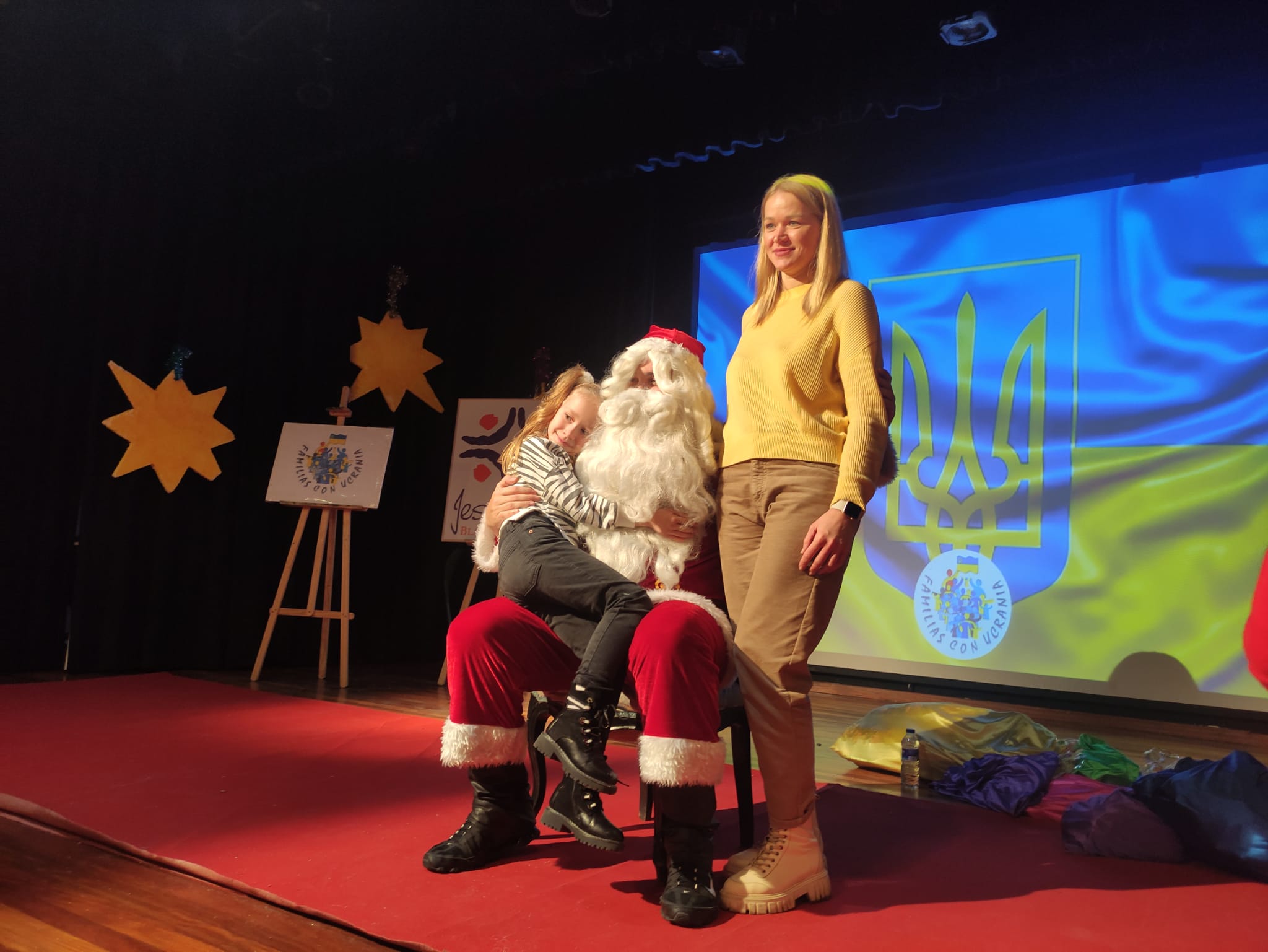 Fotos: Papá Noel visita a los niños ucranianos en Burgos