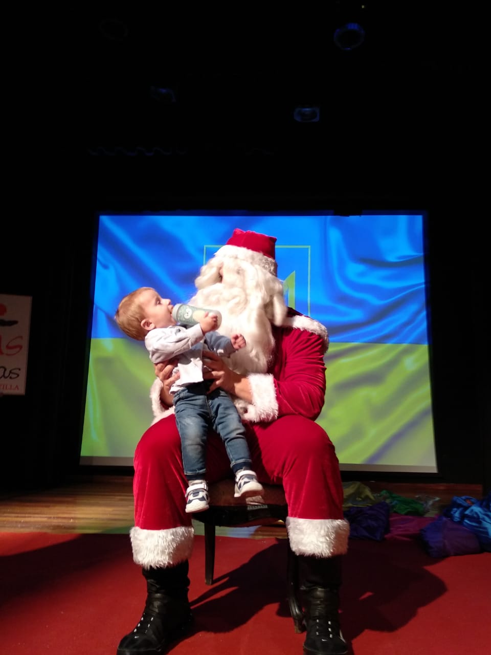 Fotos: Papá Noel visita a los niños ucranianos en Burgos