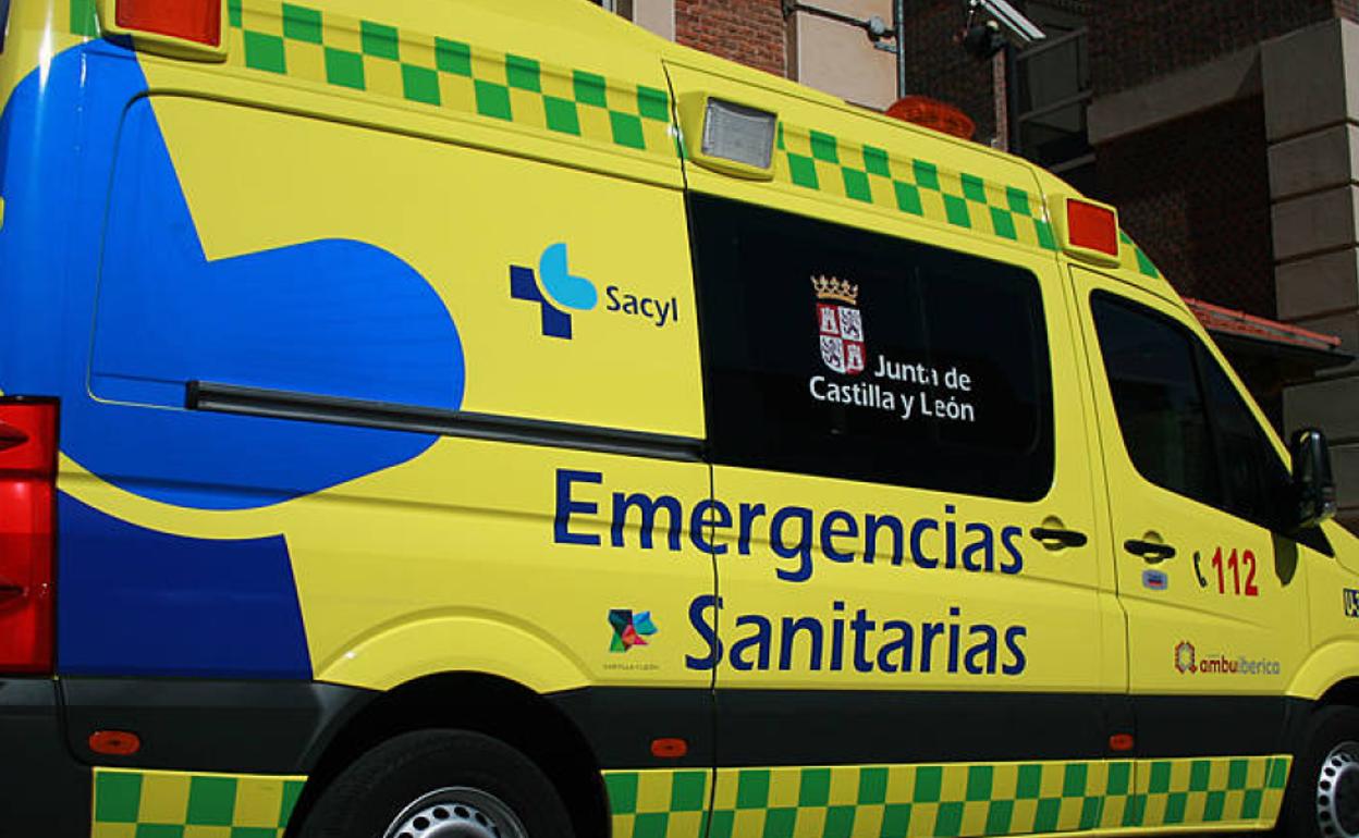 Imagen de archivo de una ambulancia del Sacyl. 