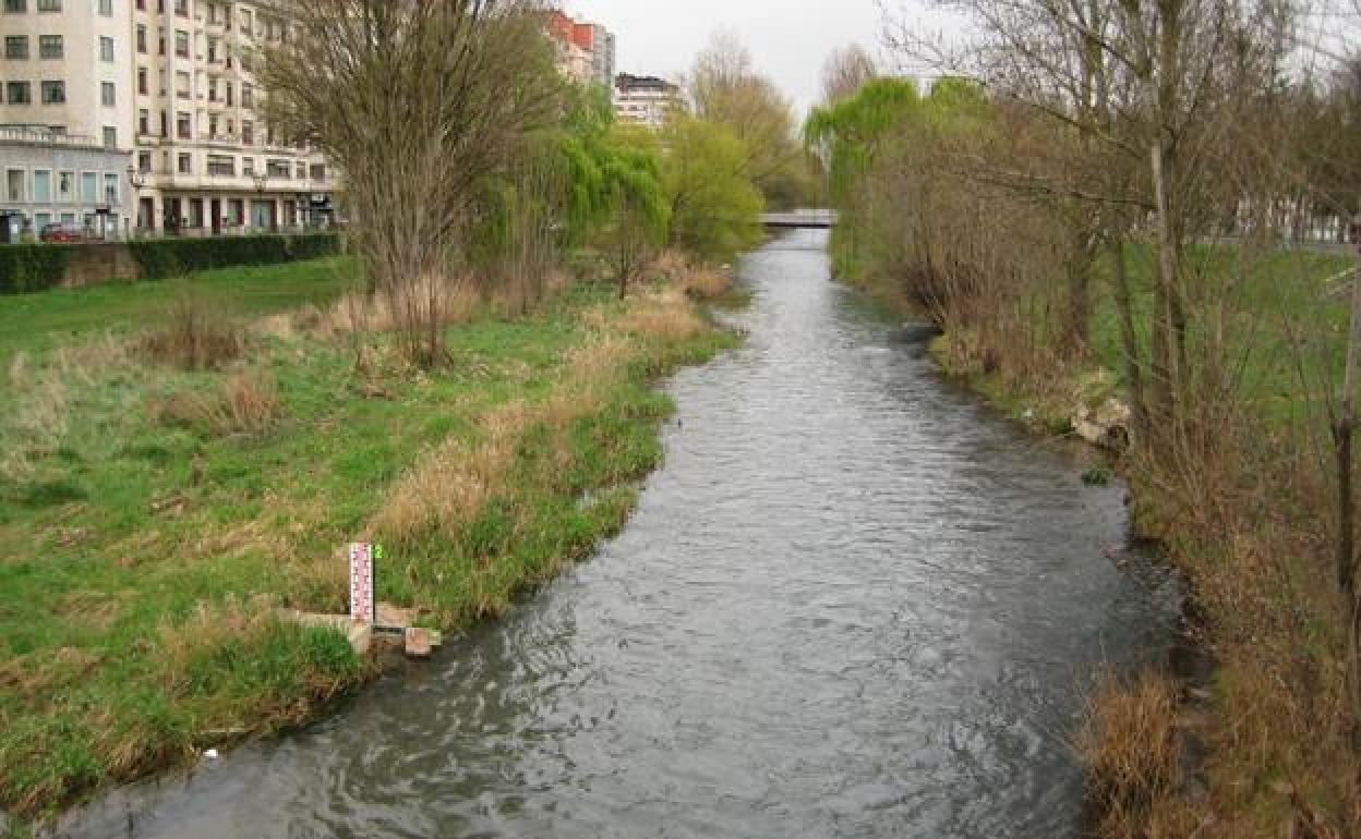 El río Arlanzón a su paso por Burgos. 