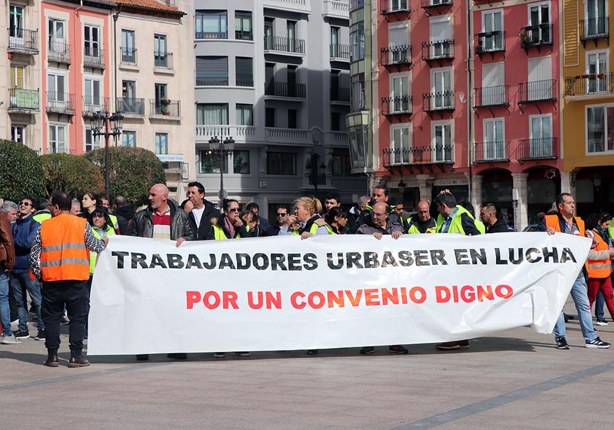 Los trabajadores protestaron esta semana frente al Ayuntamiento de Burgos.