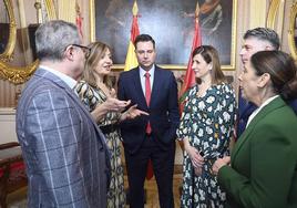 Daniel de la Rosa junto con los portavoces municipales tras el acuerdo de la moción conjunta sobre el Corredor Atlántico.