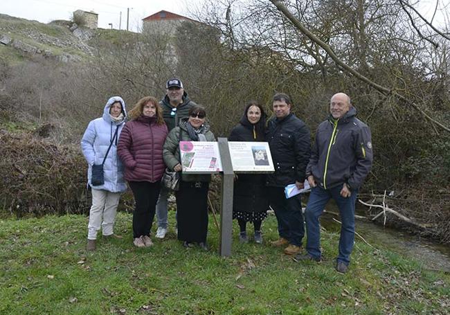 Los ocho hitos de la ruta tienen códigos QR para conocer las curiosidades de la vida de Manjón.