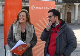 Sergio González junto con la candidata a la Alcaldía por Cs, Rosario Pérez Párdo.