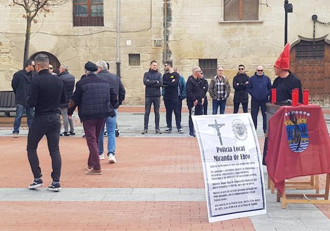 La Policía Local de Miranda de Ebro escenificó su propio funeral