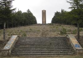 Estado actual del monumento en el monte entre Alcocero y Cueva Cardiel