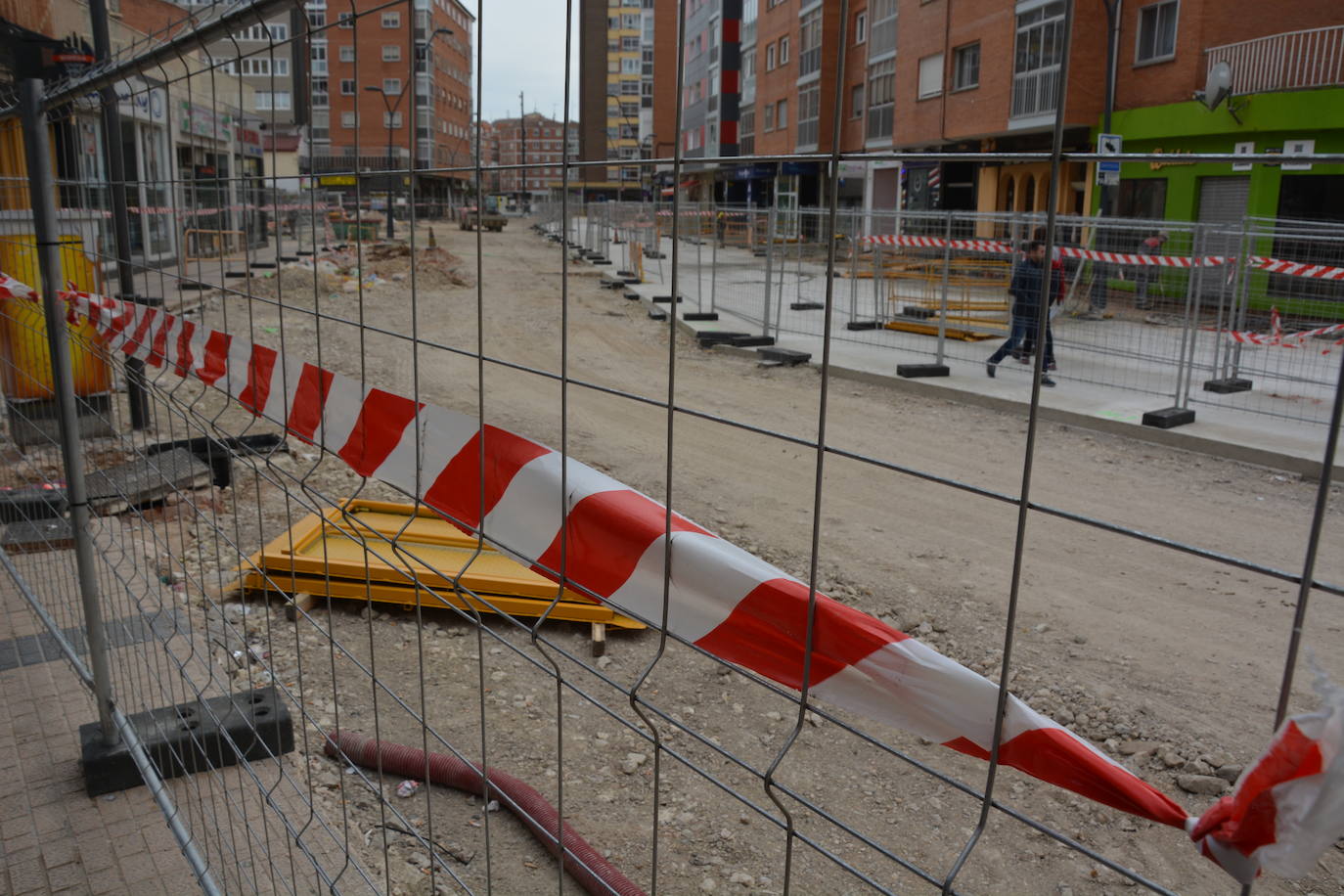 Las obras de peatonalización en la calle Roma están obligando a modificar el tránsito peatonal. 