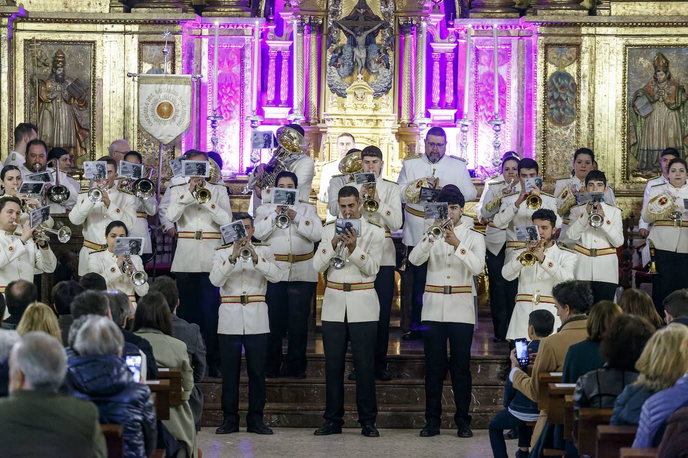 La Virgen de las Angustias recorre la noche burgalesa