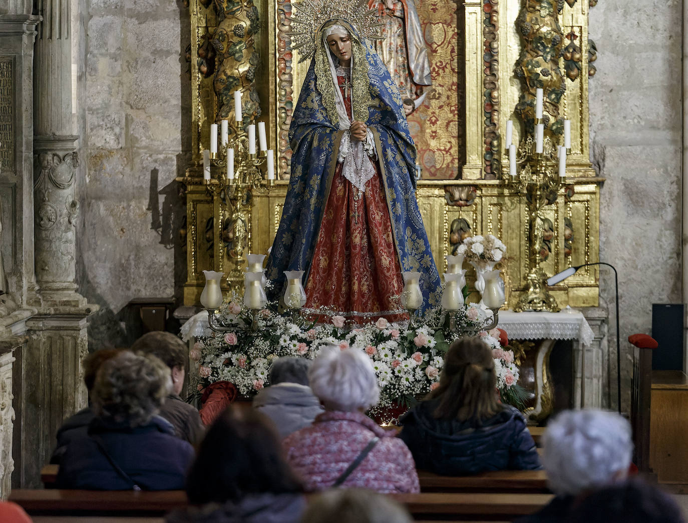 La Virgen de las Angustias recorre la noche burgalesa