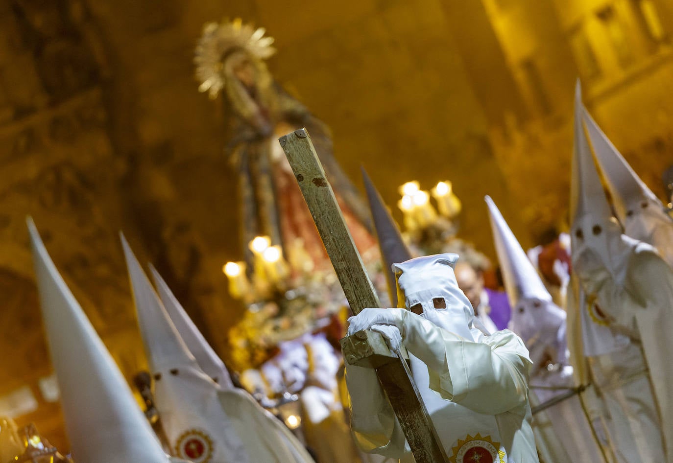 La Virgen de las Angustias recorre la noche burgalesa