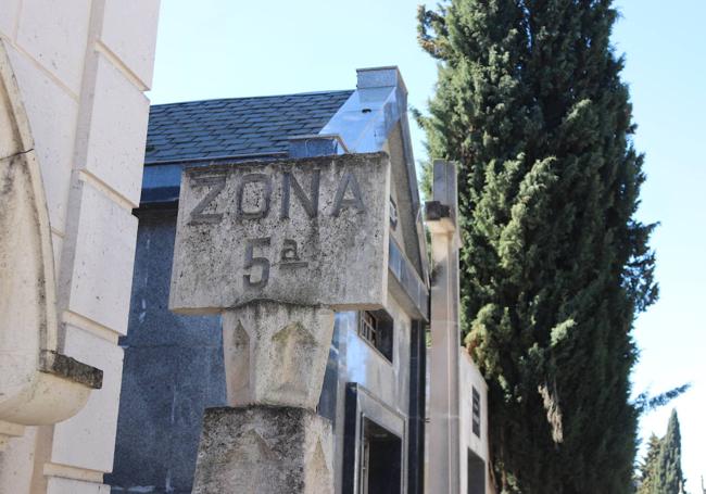 Señalización de uno de los patios del cementerio de Burgos