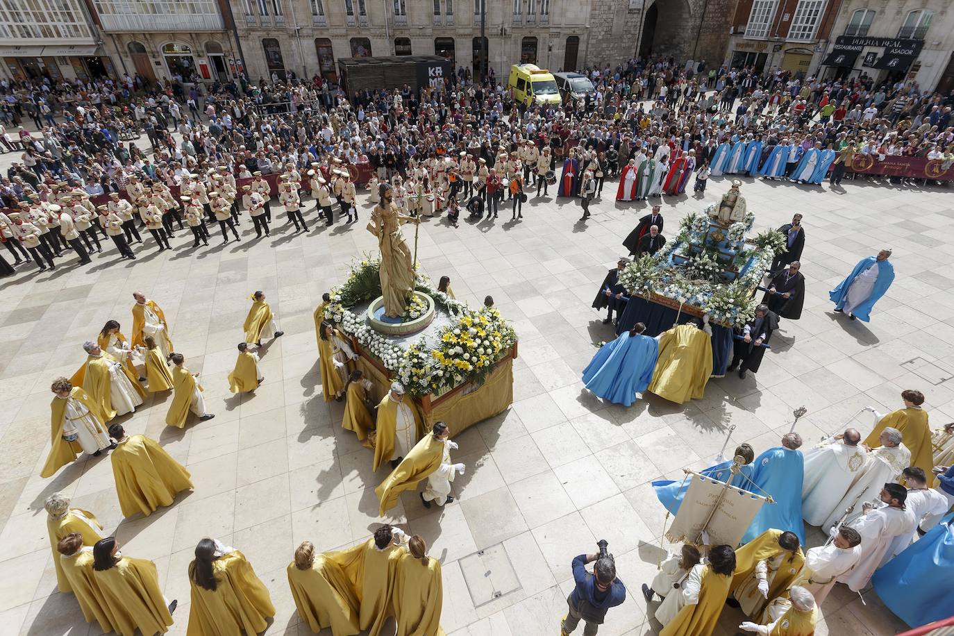 Burgos celebra la Pascua con el encuentro de la Madre y el hijo resucitado