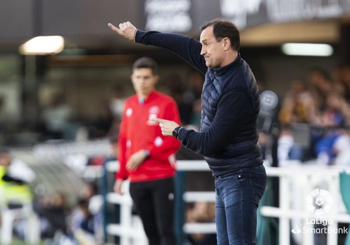 Joseba Etxeberria, entrenador del CD Mirandés.