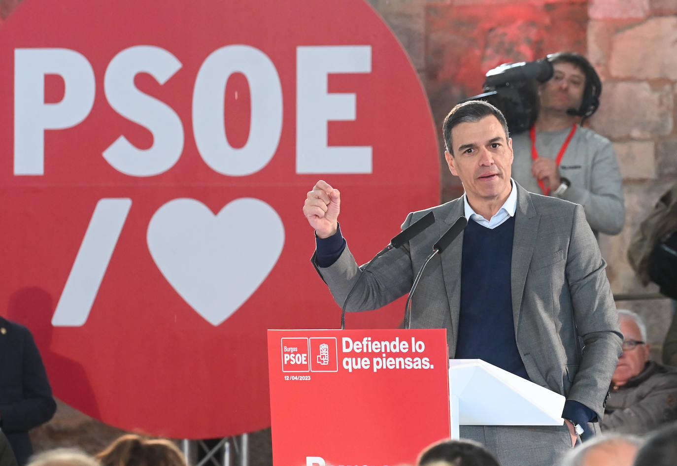 Pedro Sánchez respalda en Burgos la candidatura de Daniel de la Rosa