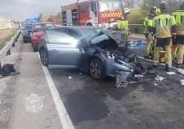 Estado en el que quedó el coche tras el impacto.