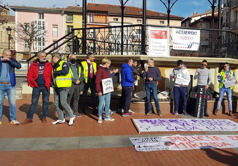 El pasado marzo la Policía Local de Miranda de Ebro reivindicaba la construcción de un vestuario femenino.