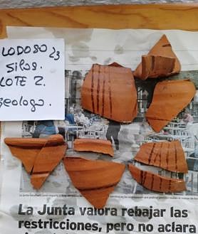 Imagen secundaria 2 - Además de ollas y jarras han aparecido restos de cerámica. 
