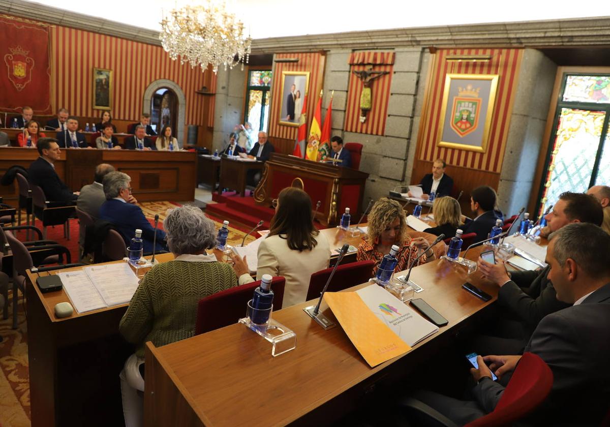 El equipo de Gobierno ha sacado adelante la modificación presupuestaria en el pleno celebrado este viernes en el Ayuntamiento de Burgos