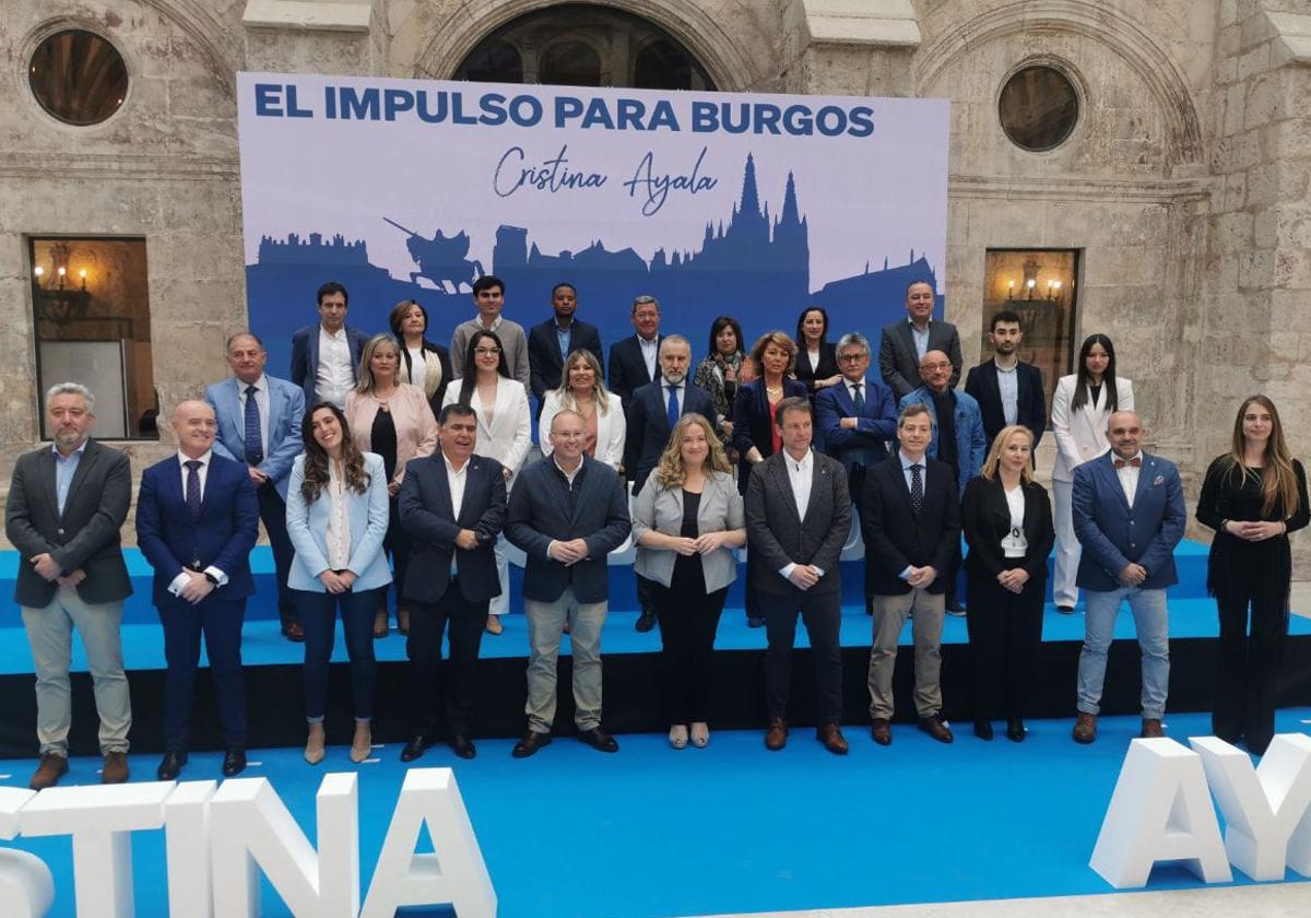 La candidata a la Alcaldía de Burgos por el PP con sus compañeros de lista.