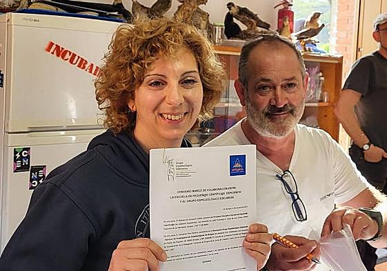 Bárbara de Aymerich, directora de Espiciencia, y Fernando Pino, presidente del Grupo Espeleológico Edelweiss.